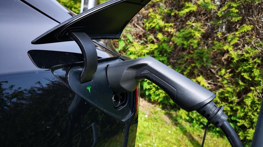 How Long Does an Electric Vehicle Battery Last?